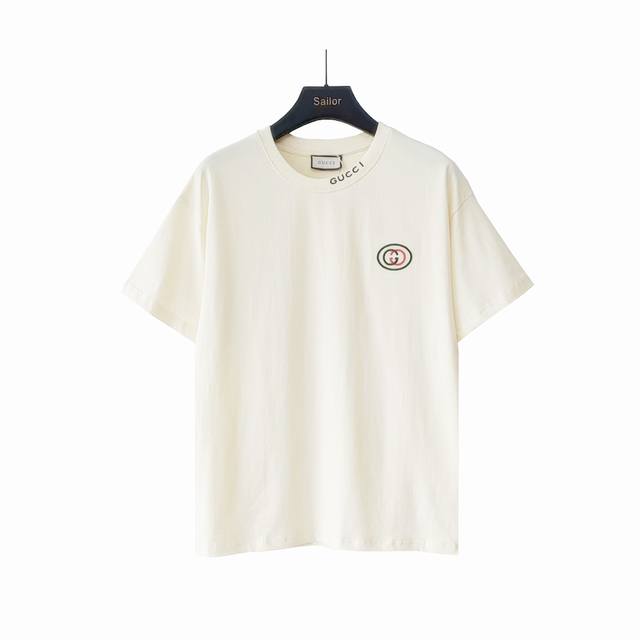 实拍细节图+细节图 Gucci 古驰 双Glogo刺绣小标短袖 官网同步，专柜纯棉面料！贴肤舒适，耐看又好穿，经典简约Logo设计，原厂工艺一丝不苟，定制 同缸