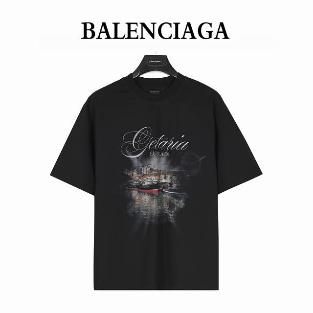 Balenciaga 巴黎世家 25Ss 格鲁尼亚小镇水洗船帆水洗破洞短袖T恤 格鲁尼亚西班牙小镇元素数码印花 面料采用280克重磅精梳棉 百万一体机圆筒布侧身