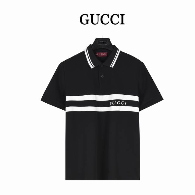 Gucci 古驰 条纹字母短袖Polo衫 原版品质，欢迎对比。 选用棉质珠地网眼布打造，衣领为双系统提花定织扁机制成，有弹性，不变形，衣服全部原生布捆边，前胸双