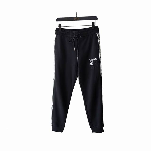 实拍细节图+尺码表 Loewe 罗意威 拼色织带字母刺绣Logo标识长裤裤 高品质牛肚面料、特别手感、超级质感 舒适柔软透气 休闲宽松版型 潮流男女同款 长裤