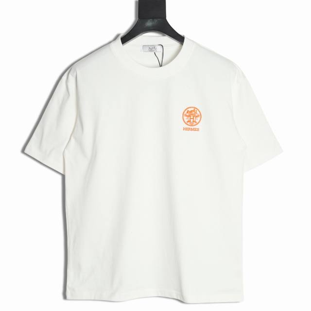 Hermes 爱马仕 25Ss 马车刺绣短袖T恤 面料采用定制240G 26支特滑双股精棉平纹高密无尘全棉布料。前幅高密度加厚，走线平整，代工品质，全套定制辅料