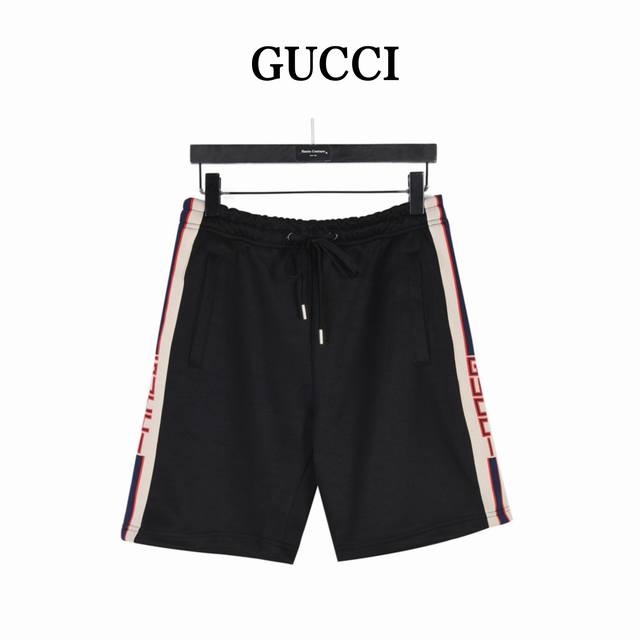 Gucci 古驰 经典侧边织带校服短裤 这款市面版本太多 有的直接拿长裤打版 主唛洗唛定制，侧边Logo织带面料定染 面料定织 侧边织带还原度做到99% 区别市