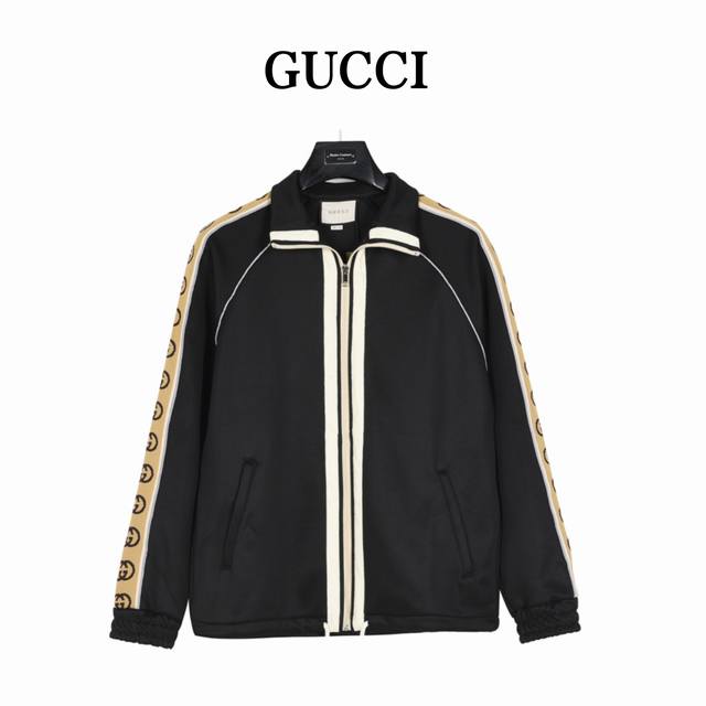 Gucci 古驰 经典侧边双G反光织带套装外套 原版购入，完美还原。定织定染面料，带运动风套装， 专柜新出面料棉盖丝，属于混纺面料必须定制 面料为订织丝盖棉布料