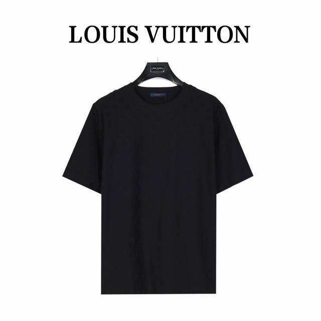 Louisvuitton 路易威登 24Ss 满印老花暗纹提花短袖T恤 定制老花提花爽滑面料 质感舒适度都是拉满的 上身简约百搭， 手感非常舒服 超级百搭好看的