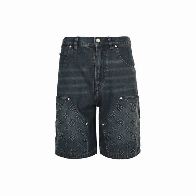 Louis Vuitton 路易威登 老花浮雕压花牛仔短裤 驴家23Ss新款牛仔短裤将Monogram压纹口袋融入悠闲工装轮廓，可与同款工装裤共筑潮流造型，亦可