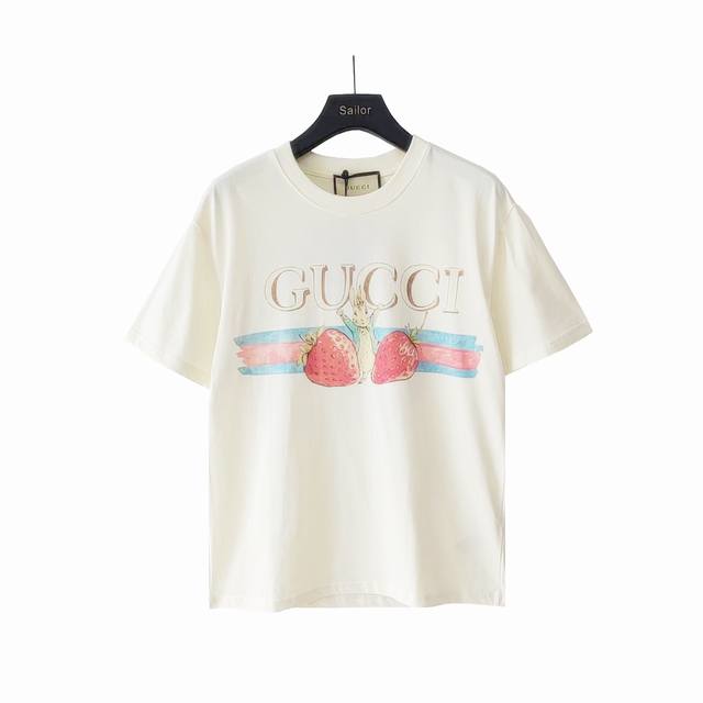 实拍细节图+尺码表 Gucci 古驰 24Ss收获草莓的兔子短袖T桖 面料定织订染版型无差。32支精梳棉针织棉布，240克重棉单面，紧密赛络纺织造，跟以往的款式