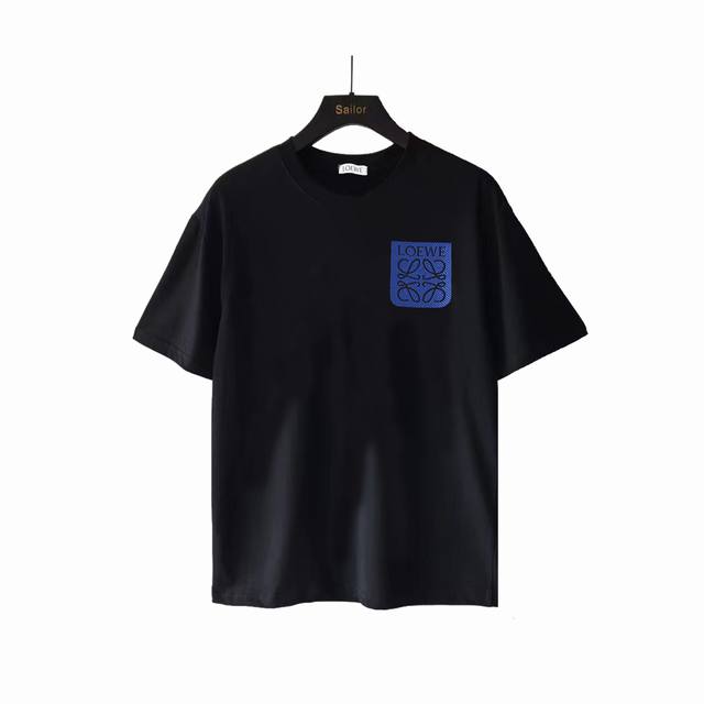 实拍细节图+尺码表 Loewe 罗意威 口袋Logo刺绣短袖 240克双纱面料32支纯棉，25Ss最新最顶级 专柜款 经典个性简约拼色刺绣小标Logo 圆领短袖