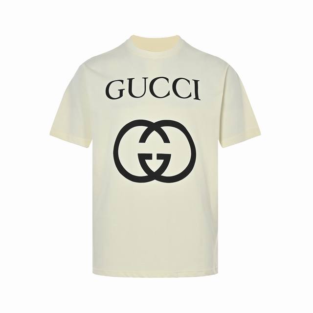 Gucci 古驰 经典双G互扣印花短袖 面料采用32支双纱平纹无尘蚀毛针织棉，原版订制染色，采用环保活性染料恒温染，保证布头跟布尾颜色色光均保持一致，搭染21S