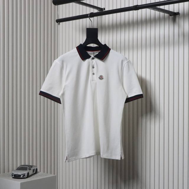 Moncler 蒙口 胸口徽标刺绣短袖Polo衫 客供精仿棉打造珠地材质面料,夏季新款T恤翻领短袖Polo衫专柜定制面料 透气舒适度高，细节无可挑剔，胸口刺绣徽