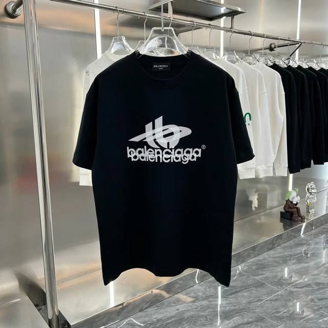 Balenciaga 巴黎世家 24Ss夏季新款白影印花圆领短袖T恤 面料采用240纯棉材质，纹路清晰，垂感十足！柔软舒适！高密度弹力胶浆印花 同缸染色罗纹！
