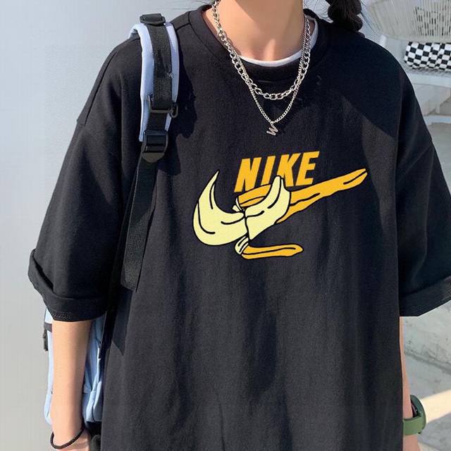 Nike 耐克22Ss趣味卡通水果印花Logo宽松短袖T恤情侣款 小红书 Ins 爆火 男女上身效果都超级Nice 采用220G精梳棉面料 进口环保印花 上身柔