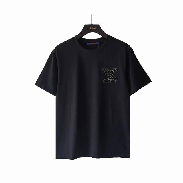 尺码表+实拍细节图 Louis Vuitton 路易威登 破坏镂空刺绣字母Logo短袖 定制皮章 男女同款 短袖T恤 定制320克100％双纱纯棉面料 定染32