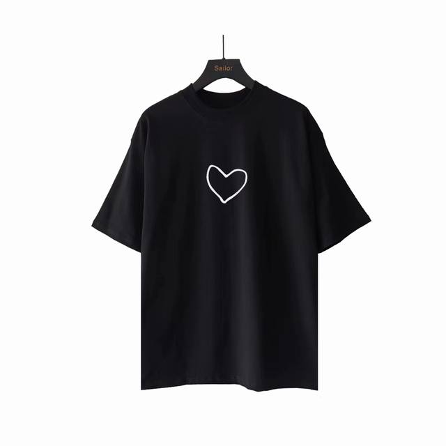 实拍细节图+细节图 巴黎世家Balenciag 七夕限定爱心联名短袖 区别市场做拉浆工艺 本印花工艺定制进口硅胶材料 就是为了还原正品凹凸感 进口硅胶工艺再结合