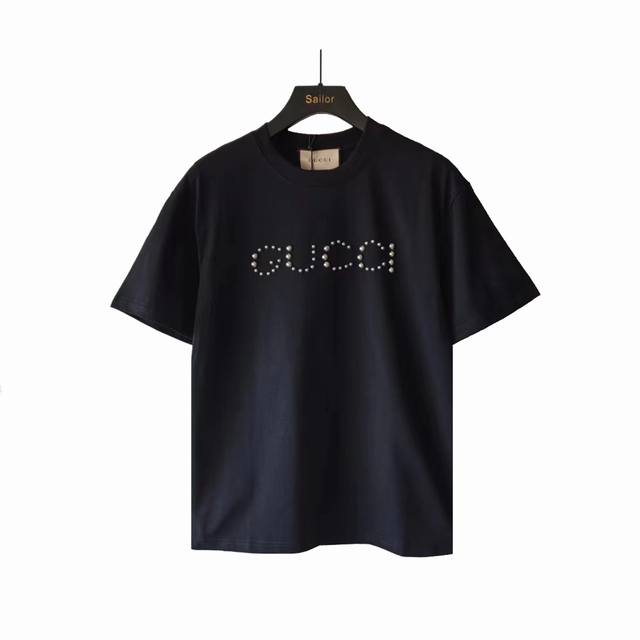 实拍细节图+尺码表 Gucci 古驰 24Ss铆钉字母Logo短袖T桖 官网同步，专柜纯棉面料！贴肤舒适，耐看又好穿，经典简约Logo设计，原厂工艺一丝不苟，定