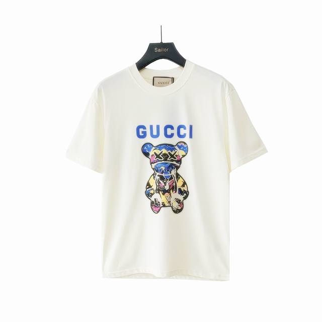 实拍细节图+细节图 Gucci 古驰 彩色熊字母Logo印花短袖T桖 面料采用32支双纱平纹无尘蚀毛针织棉，原版订制染色，采用环保活性染料恒温染，保证布头跟布尾