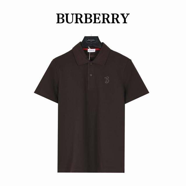 Burberry 巴宝莉 25Ss 蛇形字母B短袖Polo衫 选用棉质珠地网眼布面料打造，于意大利工坊精制而成。呈现修身版型，装饰品牌徽标和字母B图案刺绣。此件