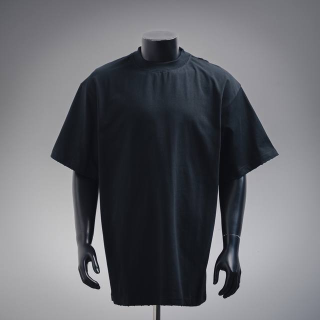 Balenciaga 25Ss新款红色胶带割破短袖 官网高版本 早春夏季最新巴黎世家单品 简约却不失奢潮范儿 采用32支足纱双265克纯棉，1*1双纱十字罗纹领