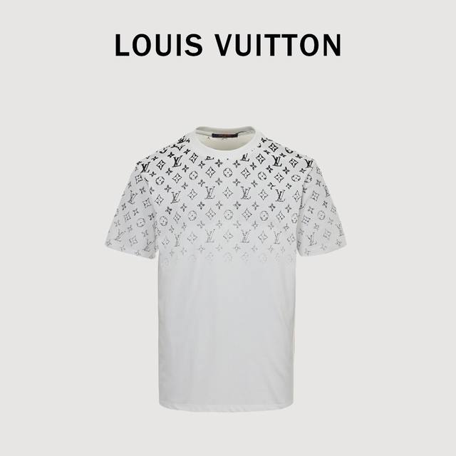 Louis Vuitton 路易威登Lv 渐变满印老花印花短袖T恤 采用特定组织的30S 1*2双纱精梳棉平纹，280克。进口数码印花工艺，完美还原色彩，前幅大