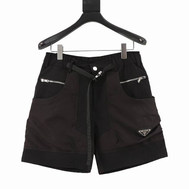Prada 普拉达 侧尼龙口袋工装棉质短裤 面料采用高克重罗马布，舒适度高且透气，档上假门襟，买原版才捕捉到的细节，两侧有工字贴袋，口袋面料是再生尼龙面料，上下