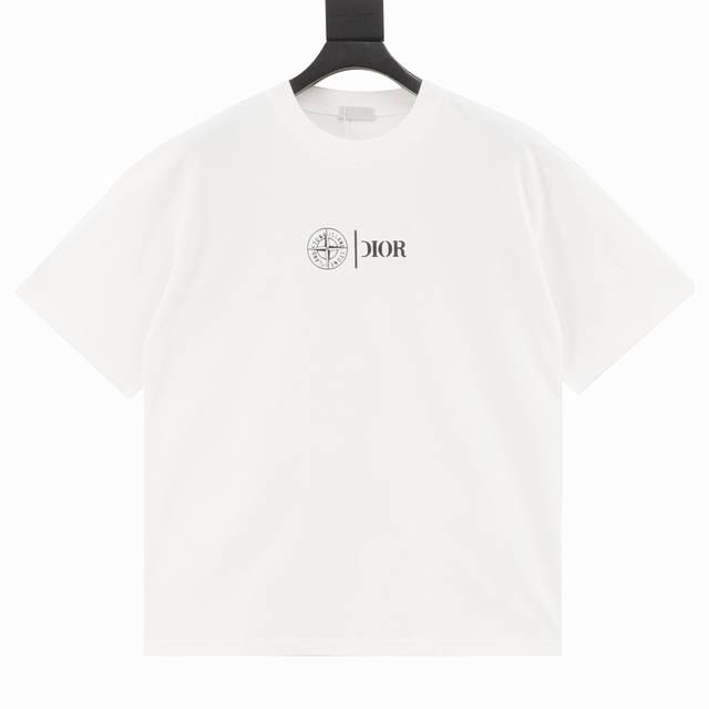 Dior X Stone Island 25Ss 迪奥石头岛短袖T恤 面料采用定制240G 26支特滑双股精棉平纹高密无尘全棉布料。前幅高密度加厚，走线平整，代
