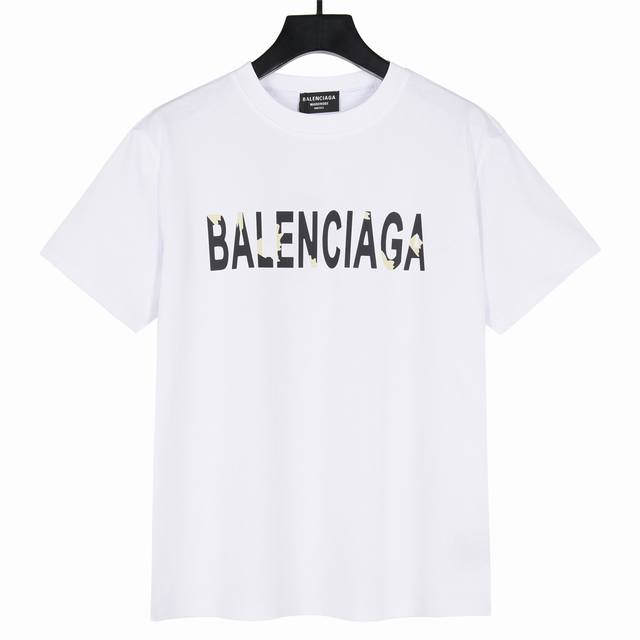 Balenciaga巴黎世家涂鸦双B印花短袖T恤 面料采用260克双纱精梳棉，定制32支1*1螺纹，成衣两遍水洗处理，面料舒适亲肤无异感，定制定染面料，纺织密度