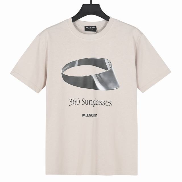 Balenciaga巴黎世家官网同款360太阳镜Logo短袖T恤 面料采用300克重双纱精梳棉，定制32支1*1螺纹，成衣两遍水洗处理，面料舒适亲肤无异感，定制