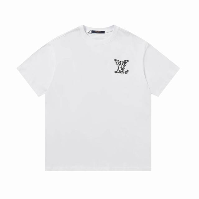 上新 顶级版本 Louis Vuitton 路易威登线条刺绣Logo短袖T恤 原版面料 网红明星同款 手感非常舒服 时尚又个性 超级百搭好看的一款 男女都非常合