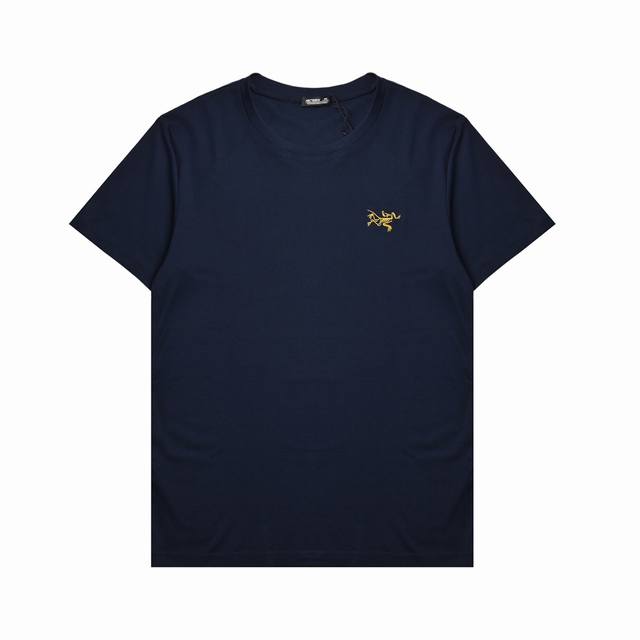 礼盒装 ～圆领短袖Arc’Teryx始祖鸟 面料: 克双面液氨丝光速干 工艺: 小标绣花 克重： 克 颜色：纯白 码数：M-Xxxl 纯色鸟T的天花板 爆款 始