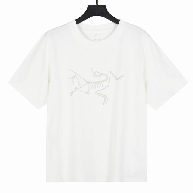 Arcteryx始祖鸟Envoy Arc'word 品牌 Logo徽标透气圆领宽松短袖T恤 男女同款 这款Einvoy采用柔软、重磅的240Gsm 面料，融合舒