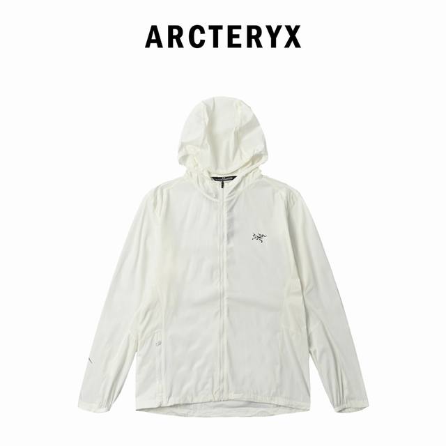 Arc‘Teryx始祖鸟 Squamish系列防晒轻薄风壳皮肤衣 产品特性： 透气，轻量，耐用 ，功能多样，防泼水 Squamish连帽衣久经考验，是一件必不可