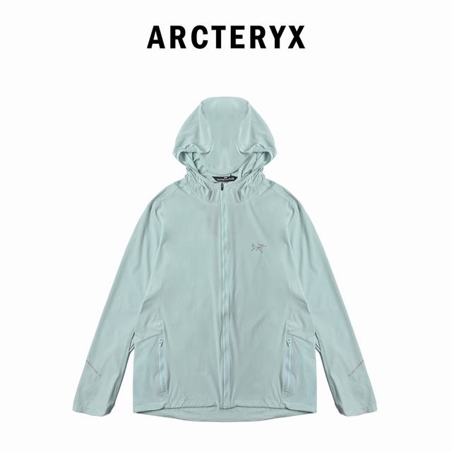 Arc'teryx始祖鸟 Squamish系列防晒轻薄风壳皮肤衣 产品特性： 透气，轻量，耐用 ，功能多样，防泼水 Squamish连帽衣久经考验，是一件必不可