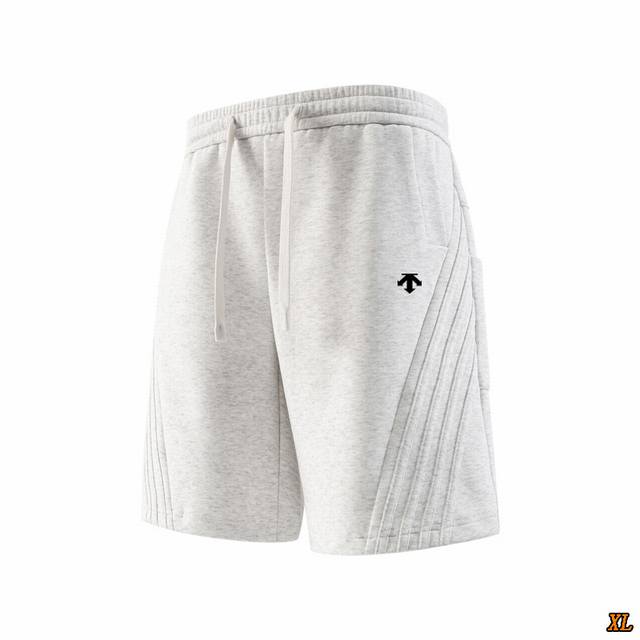 Descente迪桑特 独家实拍上新夏季高品质潮牌条纹休闲短裤条纹抽绳运动五分卫裤复古宽松百搭休闲短裤，本季主打，货源充足，放心主推，高端品质，经典设计，做工出