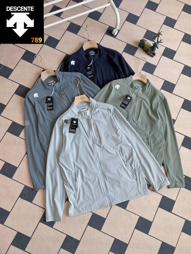 Descente 迪桑特 户外立领速干透气防晒衣连帽皮肤衣 -冰丝梭织面料，四面弹力演绎，不担心会紧绷束缚，有自如的活动效果，防风恒温、还可以防止蚊虫叮咬户外探