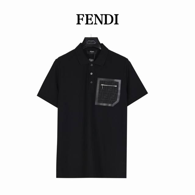 Fendi 芬迪 皮革饰边口袋拉链短袖 Polo衫 爆款来袭，区别市面通货，顶级版本，官网同步一比一复刻。口袋饰边采用真皮，滑板风 T 恤Polo衫，胸前拉链口