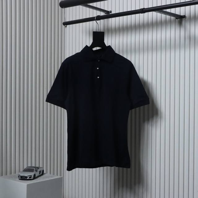 Louis Vuitton 路易威登 珍珠扣棋盘格刺绣Polo短袖原版7500购入，原版定制棋盘格布料270G，定制Logo珍珠扣雕刻了字母标识，手工定制。采用