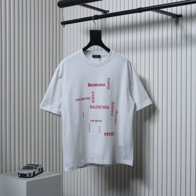 Balenciaga 巴黎世家 24Ss 粉色字母印花短袖标准数码直喷印花技术，纯棉柔软面料，对色定染面料，超精细平网印花工艺，潮流感十足，定染纯棉面料，Os版