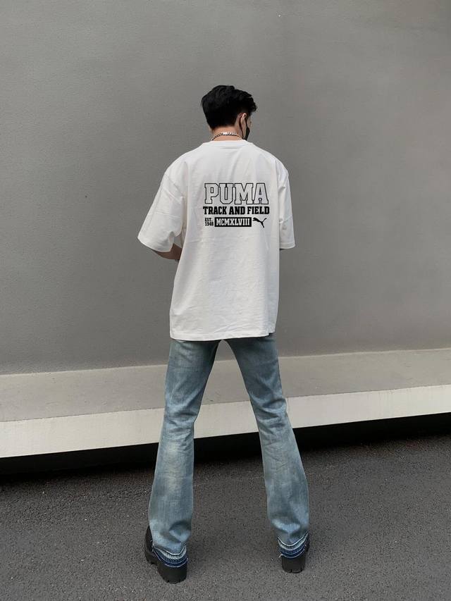 上新！标志Logo，化繁为简！Puma 彪马极简的设计转化为服装语言，就如这件基础短袖T恤，有着极其细腻的面料质感，平淡中无处不透入极简高级质感！ 简单、个性、