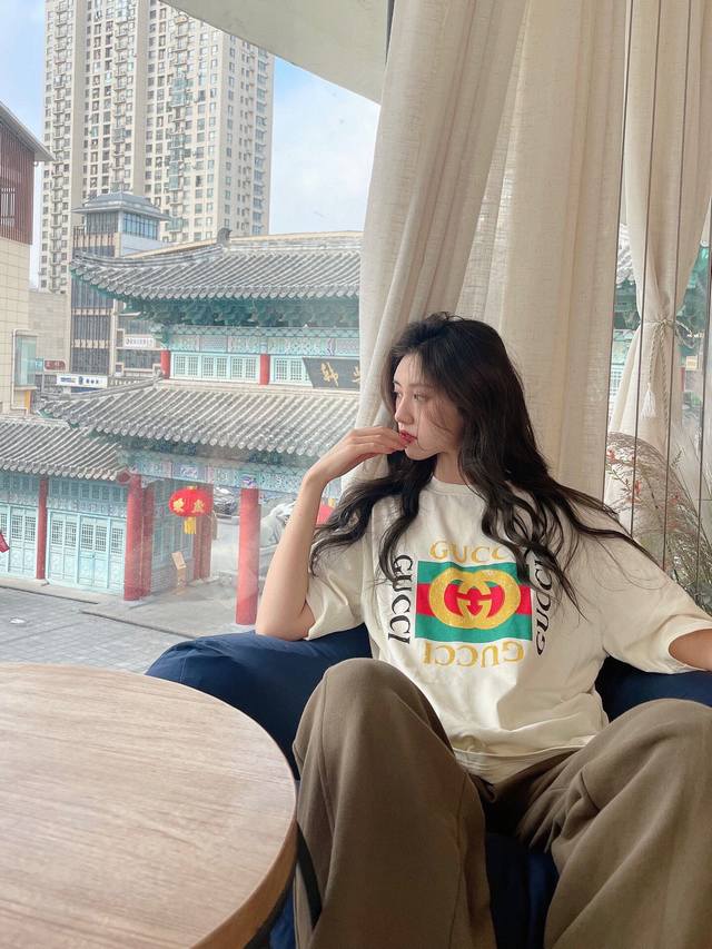 Gucci 古驰 破碎字母 做旧小方块Logo 短袖T恤 经典主打系列 经典再现 春夏限定 最高版本 22Ss 专柜官网同步发售系 顶级用料 重工 环保油墨印花