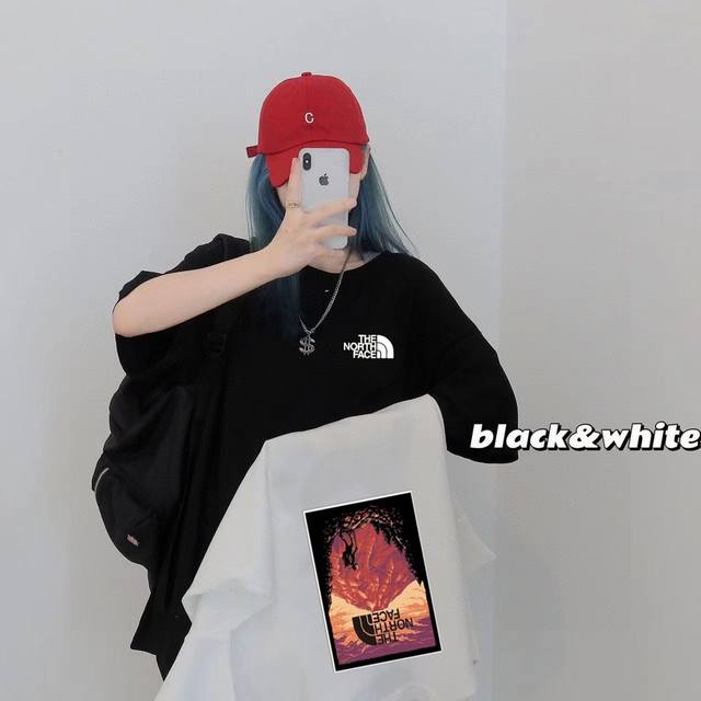 The North Face北面火山爆款情侣短袖T恤 今年小红书超爆款 细节版本一比一复刻，面料的最高标准品质，版型超正 上身效果非常Nice，男女同款 颜色