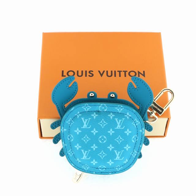 Louis Vuitton 路易威登Lv螃蟹零钱包挂件 蓝色 金色钥匙扣头 Lv小螃蟹零钱包挂件。Louisvuitton路易威登Lv小螃蟹耳机包钥匙扣挂件挂饰