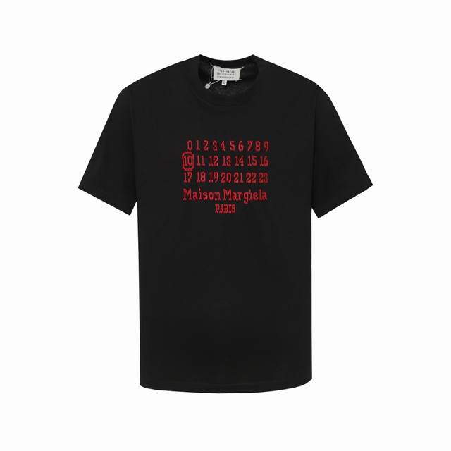 高版本Maisonmargiela 马吉拉 刺绣数字字母短袖，男女同款。 满满的高级感 性价比超高 手感超级柔软、细腻、柔软和不起球且不变形 G纯棉品质，后领标