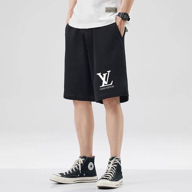 上新｜ 260G重磅纯棉 Lv 经典基础款 小字母Logo 短裤 休闲裤跑步运动裤 五分裤 男女同款 面料工艺： 1.320G新痒棉面料，触感细腻柔滑，吸湿透气