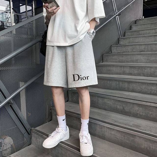 上新｜ 260G重磅纯棉 Dior 经典基础款 小字母Logo 短裤 休闲裤跑步运动裤 五分裤 男女同款 面料工艺： 1.320G新痒棉面料，触感细腻柔滑，吸湿