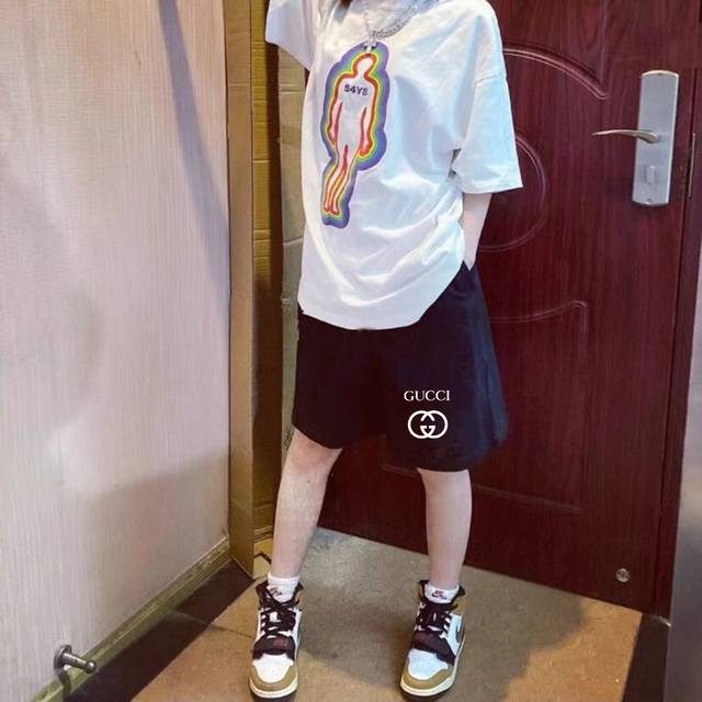 上新｜ 260G重磅纯棉 古驰 经典基础款 小字母Logo 短裤 休闲裤跑步运动裤 五分裤 男女同款 面料工艺： 1.320G新痒棉面料，触感细腻柔滑，吸湿透气