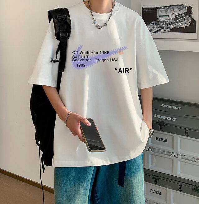 上新 Nike 耐克Air海外版限定印花宽松短袖T恤情侣款 小红书 Ins 爆火 男女上身效果都超级Nice 采用220G精梳棉面料 进口环保印花 上身柔软舒适