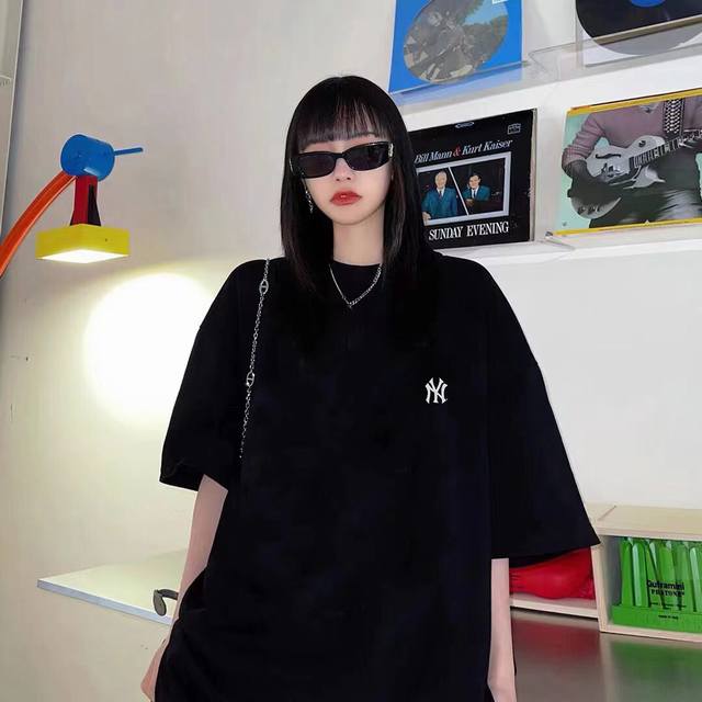 专柜同款上市，本季主打，货源充足，放心主推，高端品质，即转即卖Hty 颜色 黑色 白色 红色 尺码 参考图片尺码