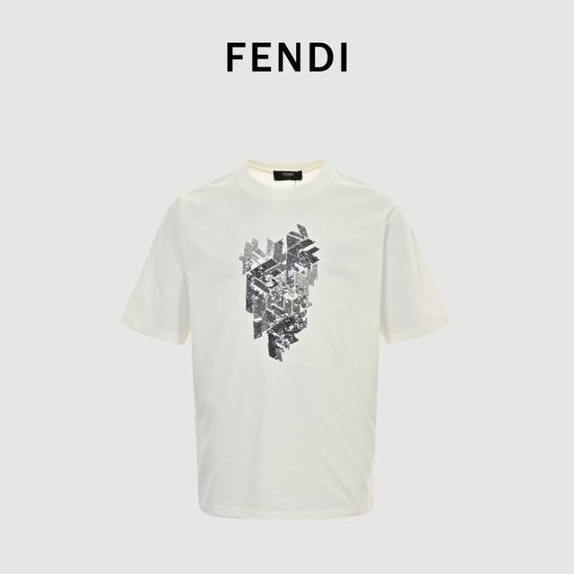 Fendi 芬迪 24Ss 3D亮片珠片撞色绣花短袖T恤 专柜7700原版购入，正面定制有3D效果Fendi Block图案多色微型亮片刺绣。 前幅珠片刺绣工艺
