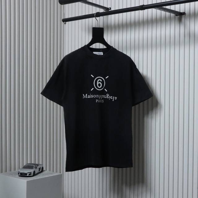 Maison Margiela 马吉拉 25Ss 水洗字母短袖T恤面料定织定染280G32支双纱面料，宽幅领口螺纹300G1*1全棉螺纹，久穿不变形，面料从买纱