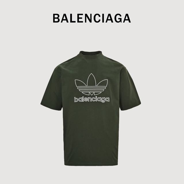 巴黎世家 Adidas Balenciaga 联名刺绣套头短袖 宽松版型 男女同款 墨绿色 尺码: Xs. S. M. L. Xl 刺绣： 直线挺直，曲线圆顺；