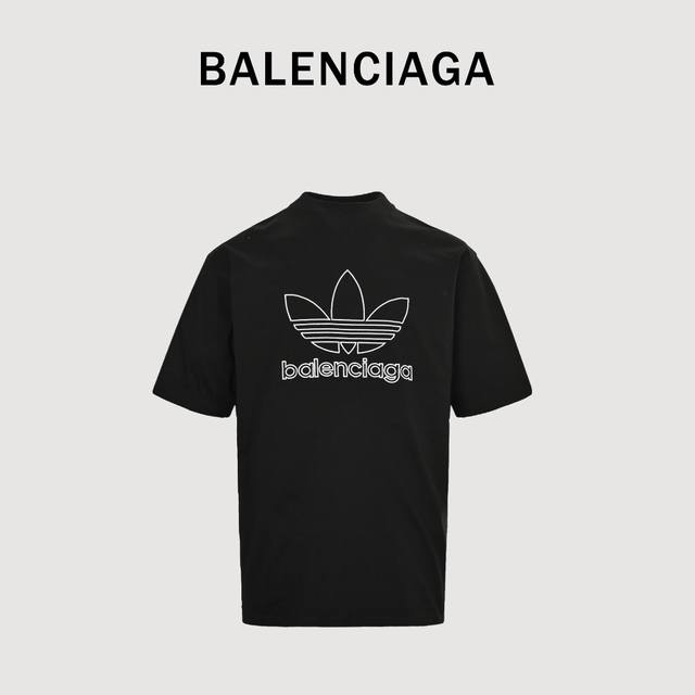 巴黎世家 徽标 Bb前后刺绣套头短袖宽松版型 男女同款 黑色 尺码: Xs. S. M. L. Xl 刺绣： 直线挺直，曲线圆顺；针迹整齐，边缘无参差现象；绣面